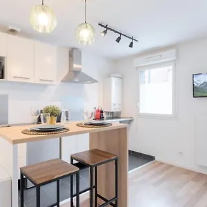 Wazemmes - Functional With Parking Space! Appartement